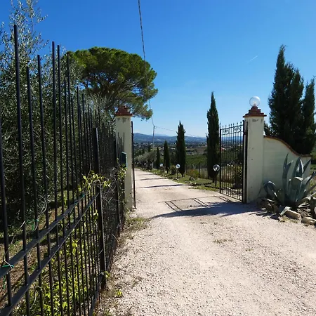 Escape To Umbria, 1 *